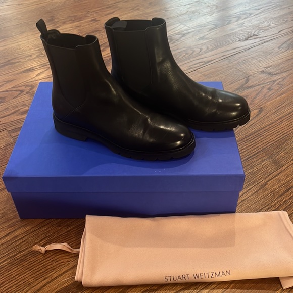 Stuart Weitzman Dylan Chelsea Bootie Sz 37.5 / 7 in black - Picture 2 of 3